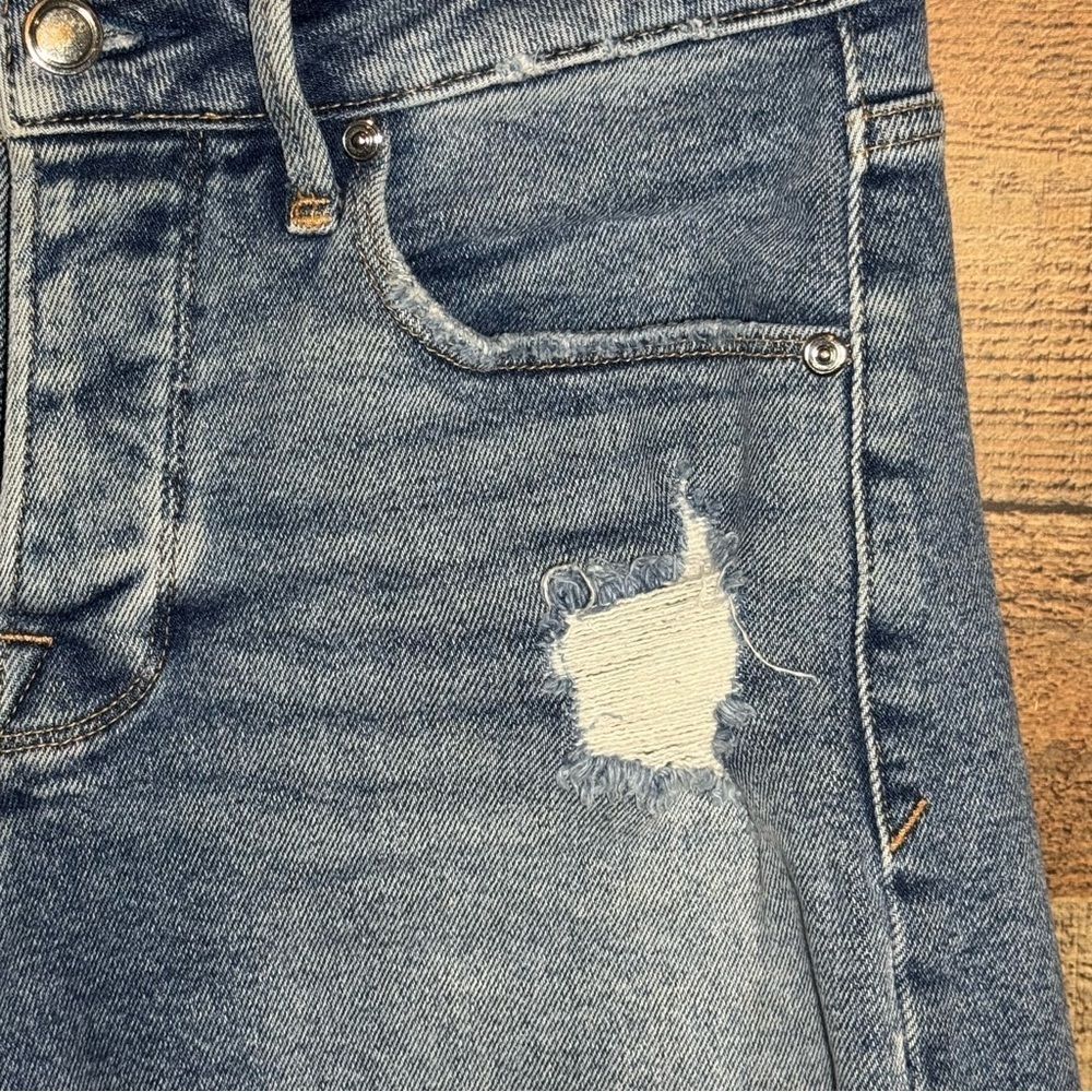 Good American High Rise Cheeky Button Fly Denim Shorts 2/26 - Picture 4 of 12